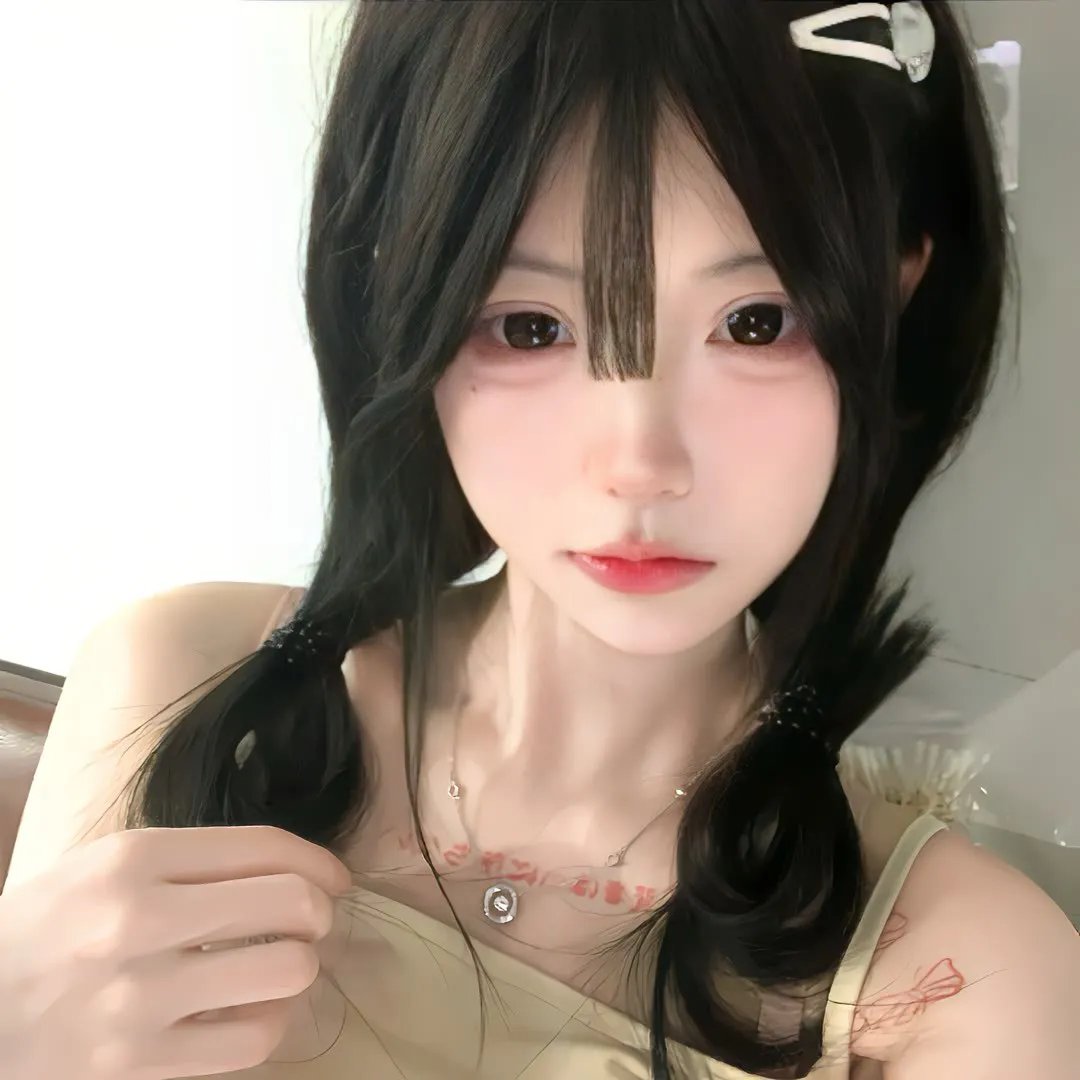 与一位女士合影 高清封面